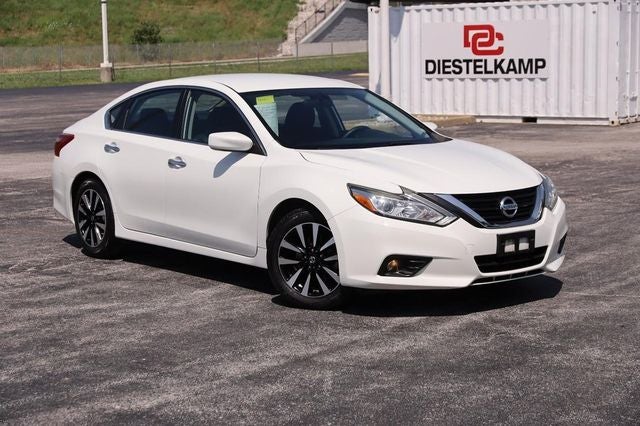 Used 2018 Nissan Altima SV with VIN 1N4AL3AP5JC196614 for sale in Hazelwood, MO