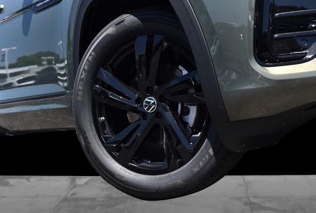 2026 Volkswagen Atlas Cross Sport 2.0T SEL R-Line Black