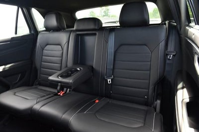 2026 Volkswagen Atlas Cross Sport 2.0T SEL R-Line Black