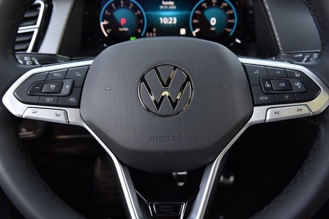 2026 Volkswagen Atlas Cross Sport 2.0T SEL R-Line Black