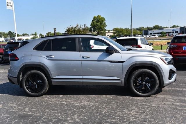 2026 Volkswagen Atlas Cross Sport 2.0T SEL R-Line Black
