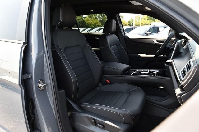 2026 Volkswagen Atlas Cross Sport 2.0T SEL R-Line Black