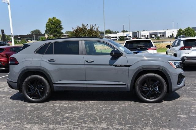 2026 Volkswagen Atlas Cross Sport 2.0T SEL R-Line Black