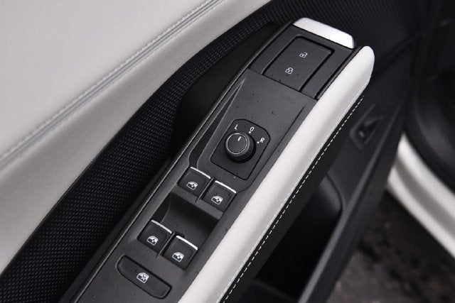 2027 Volkswagen Atlas 2.0T SE w/ Technology