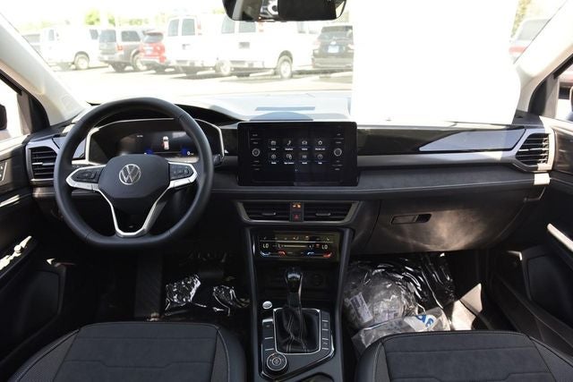 2026 Volkswagen Taos 1.5T SE Black