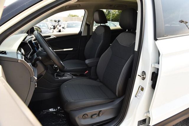 2026 Volkswagen Taos 1.5T SE Black