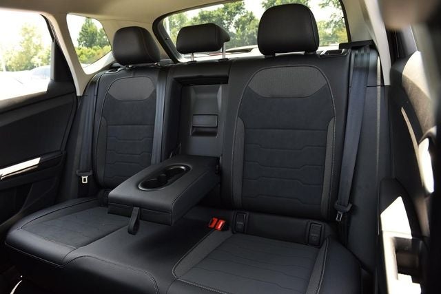 2026 Volkswagen Taos 1.5T SE Black