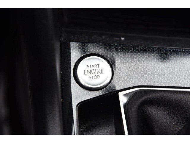 2025 Volkswagen Taos SE Black