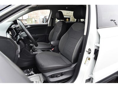 2025 Volkswagen Taos SE Black