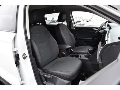 2025 Volkswagen Taos SE Black