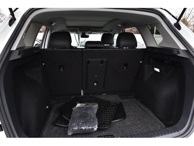 2025 Volkswagen Taos SE Black