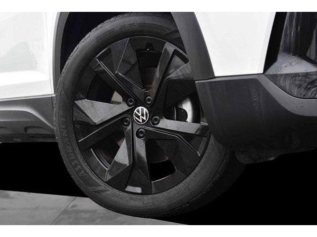 2025 Volkswagen Taos SE Black