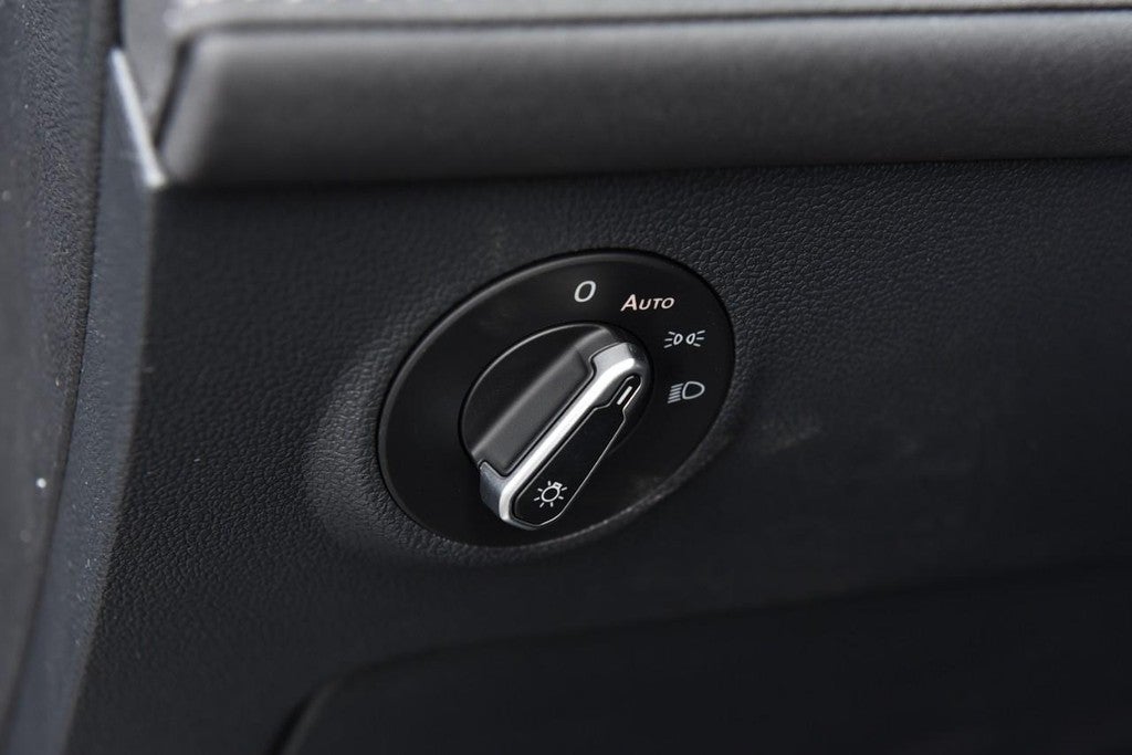 2026 Volkswagen Taos SE Black FWD