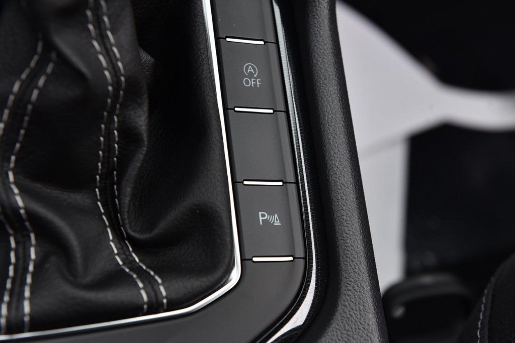 2026 Volkswagen Taos SE Black FWD