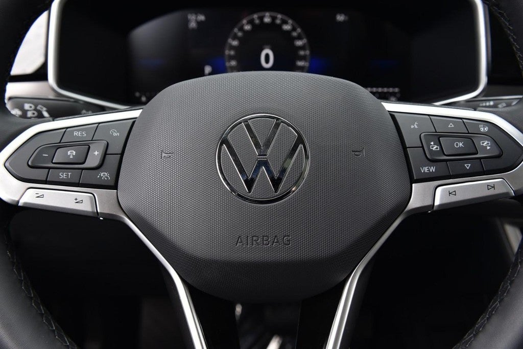 2026 Volkswagen Taos SE Black FWD