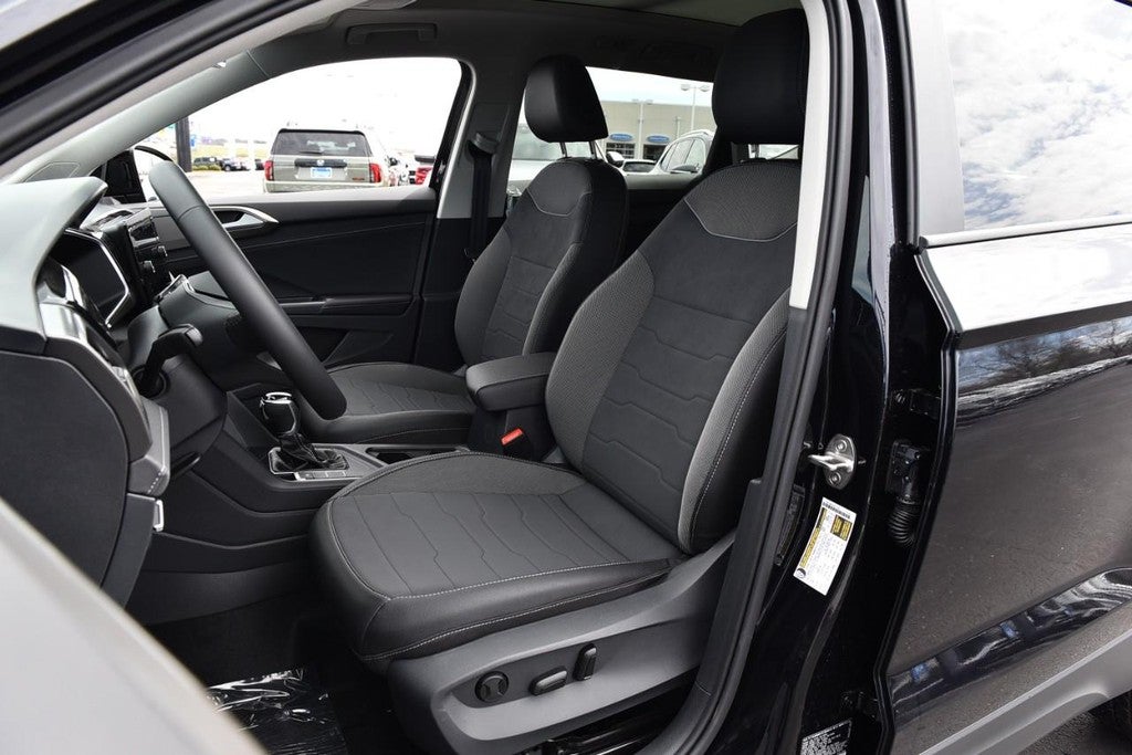 2026 Volkswagen Taos SE Black FWD