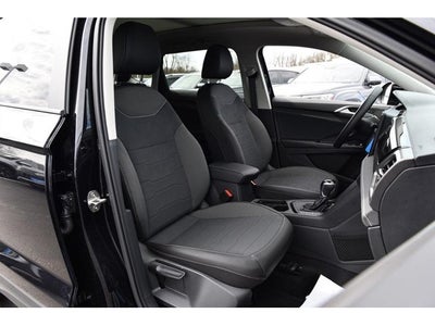 2026 Volkswagen Taos SE Black FWD