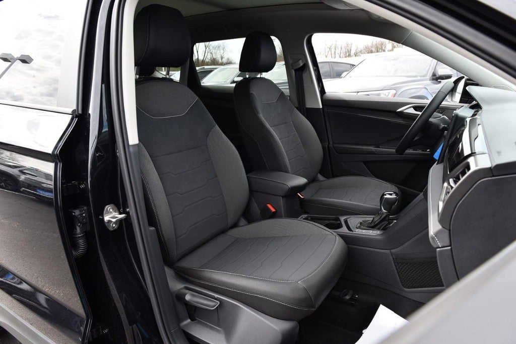 2026 Volkswagen Taos SE Black FWD