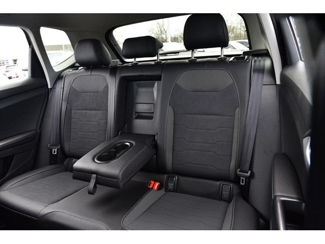 2026 Volkswagen Taos SE Black FWD