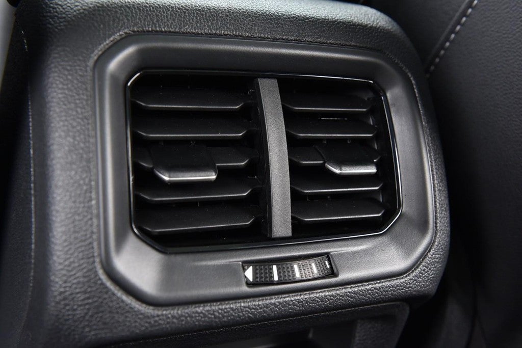 2026 Volkswagen Taos SE Black FWD