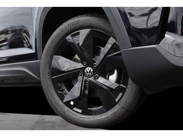 2026 Volkswagen Taos SE Black FWD