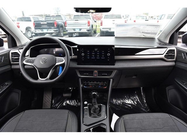 2026 Volkswagen Taos SE Black FWD