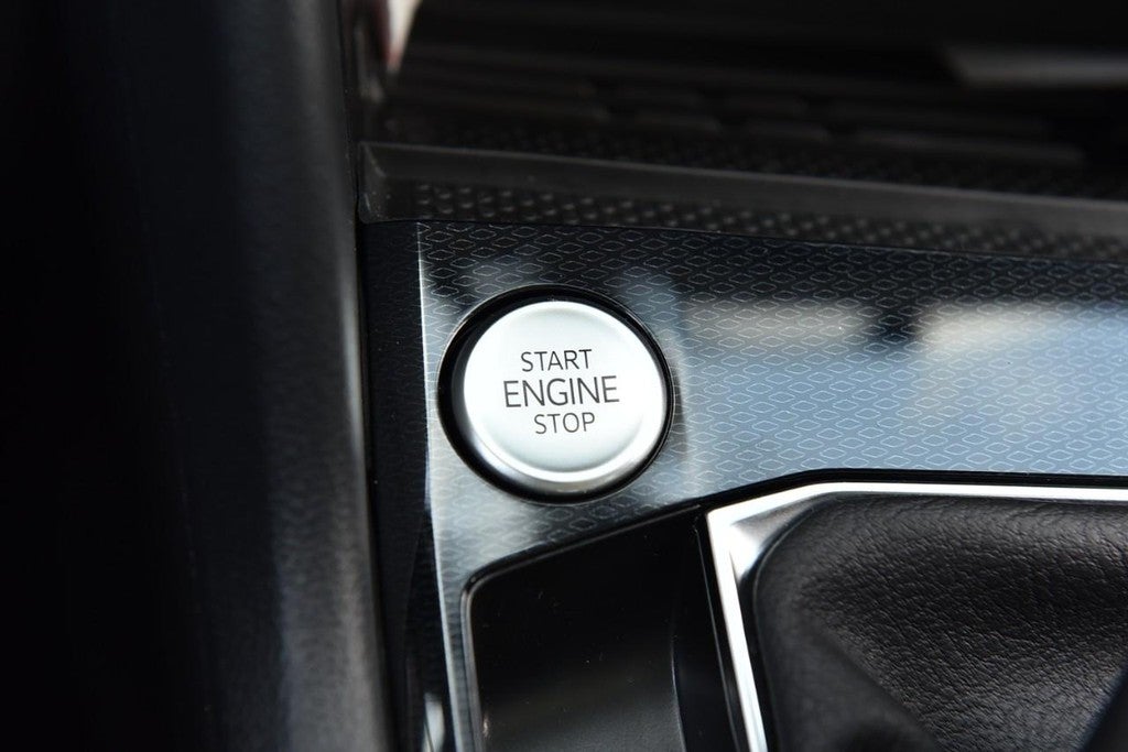 2025 Volkswagen Taos SEL 4MOTION