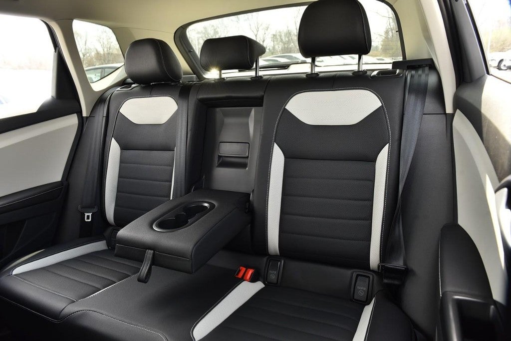 2025 Volkswagen Taos SEL 4MOTION