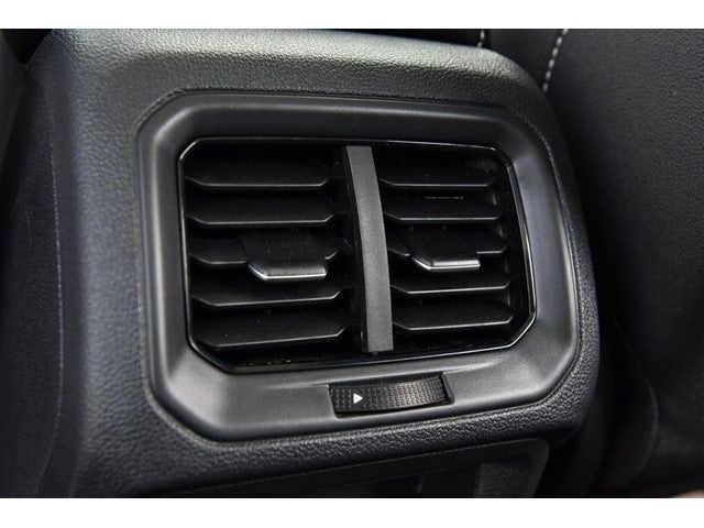 2025 Volkswagen Taos SEL 4MOTION