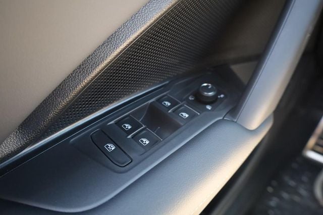 2026 Volkswagen Tiguan 2.0T SEL R-Line