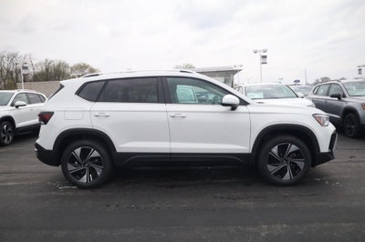 2026 Volkswagen Taos SE 4MOTION