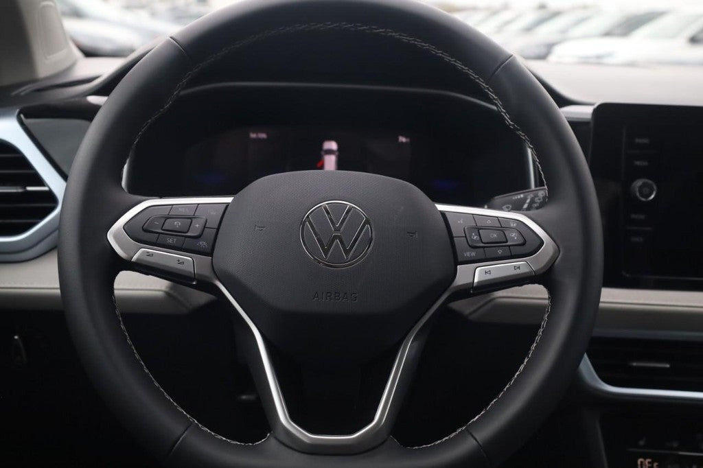 2026 Volkswagen Taos SE 4MOTION