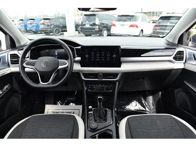 2025 Volkswagen Taos SE