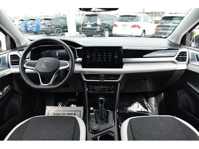 2025 Volkswagen Taos SE