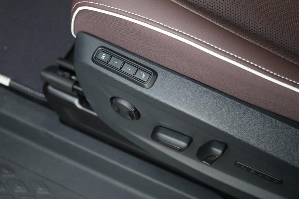 2025 Volkswagen ID. Buzz Pro S RWD w/Two-Tone