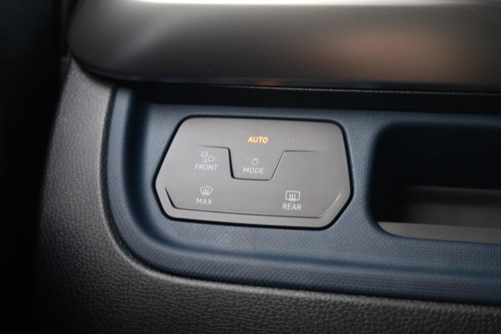 2025 Volkswagen ID. Buzz Pro S RWD w/Two-Tone