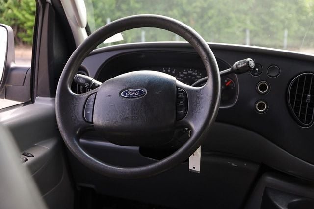2008 Ford E-350SD XLT