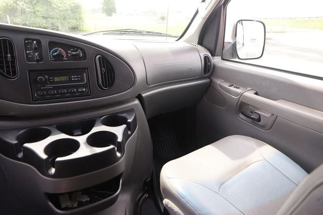 2008 Ford E-350SD XLT