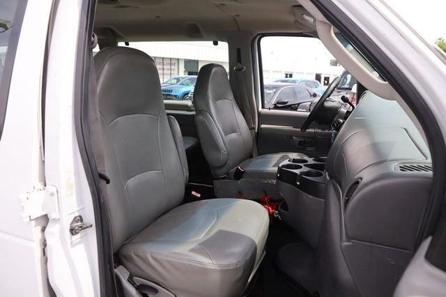 2008 Ford E-350SD XLT
