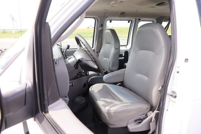 2008 Ford E-350SD XLT