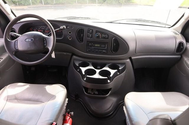 2008 Ford E-350SD XLT