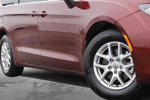 2022 Chrysler Voyager LX