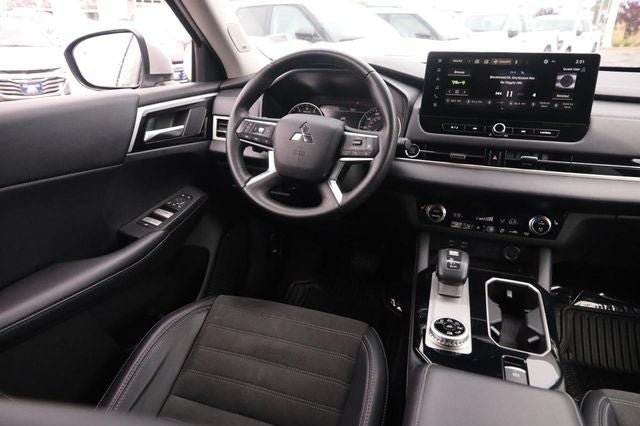 2025 Mitsubishi Outlander SE