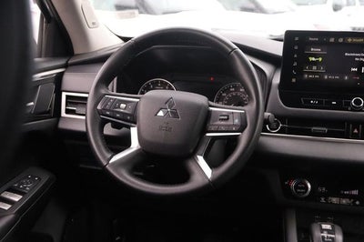 2025 Mitsubishi Outlander SE