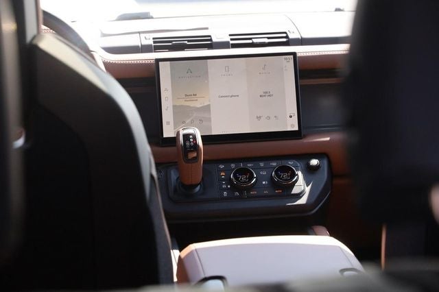2025 Land Rover Defender 110 V8