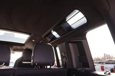 2025 Land Rover Defender 110 V8