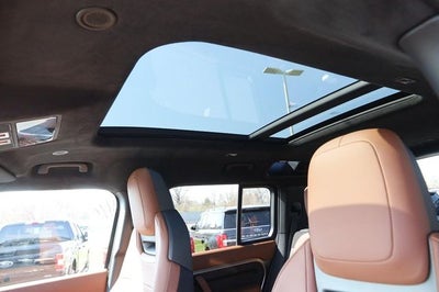 2025 Land Rover Defender 110 V8