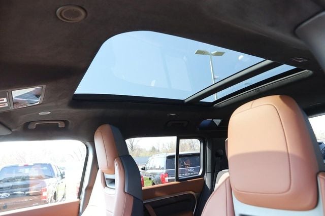 2025 Land Rover Defender 110 V8