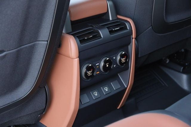 2025 Land Rover Defender 110 V8