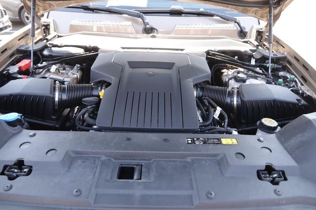 2025 Land Rover Defender 110 V8